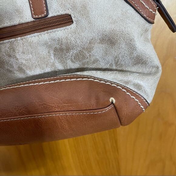 BOC Purse. In excellent condition, minor ding on one corner. - Picture 7 of 12